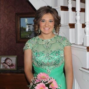 Green formal dress! Beautiful detail